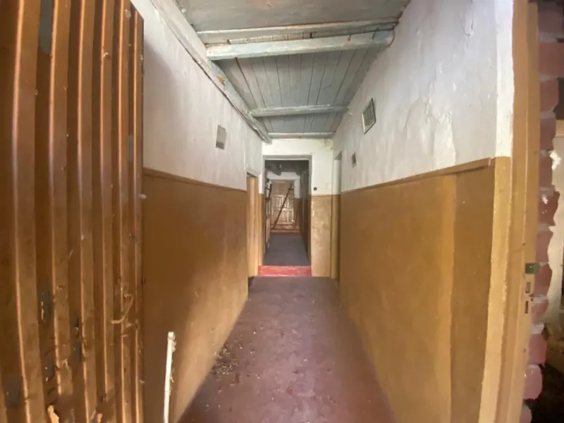 CASA CON PATIO PARA REFORMA INTEGRAL EN VALLECILLO (LEON)