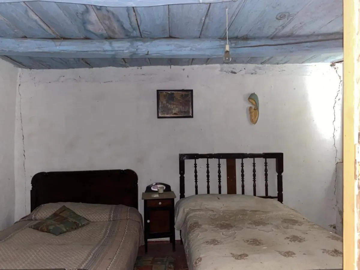 CASA CON PATIO PARA REFORMA INTEGRAL EN VALLECILLO (LEON)