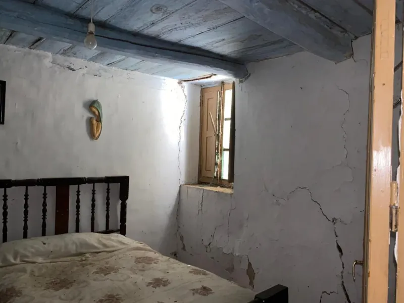 CASA CON PATIO PARA REFORMA INTEGRAL EN VALLECILLO (LEON)