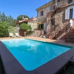 A two-apartment house on a quiet street, featuring a private pool 2