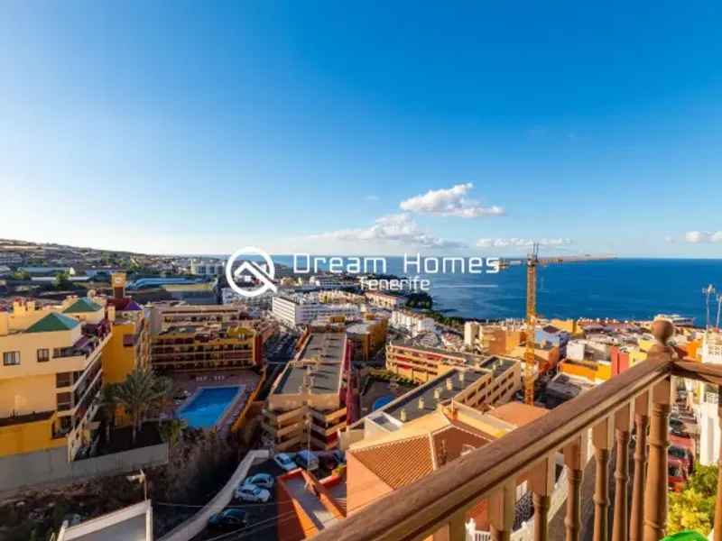 Bright & Airy Apartment with Sea Views