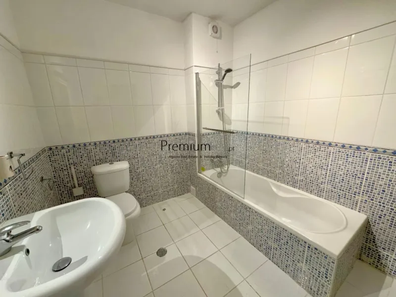 Apartamento T2 com vista mar situado perto do centro histórico de Albufeira.