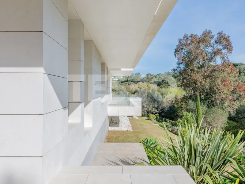 Fabulous Contemporary Style villa next to Valderrama Golf Course and facing a green protected zone.