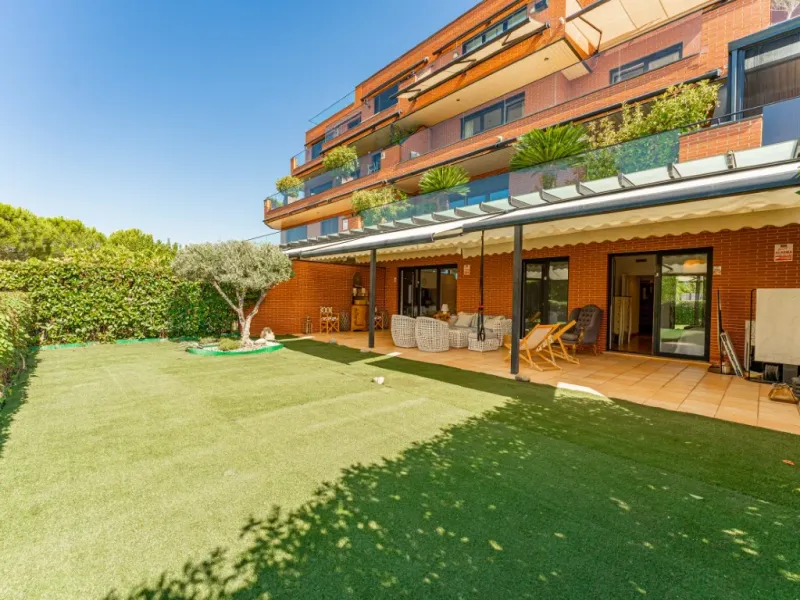 Impresionante bajo con jardín a la venta en Prado de Somosaguas – La Finca