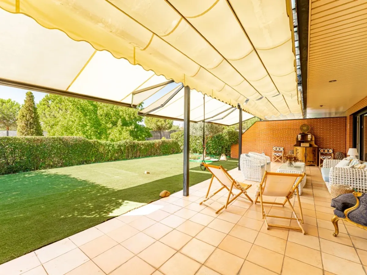 Impresionante bajo con jardín a la venta en Prado de Somosaguas – La Finca