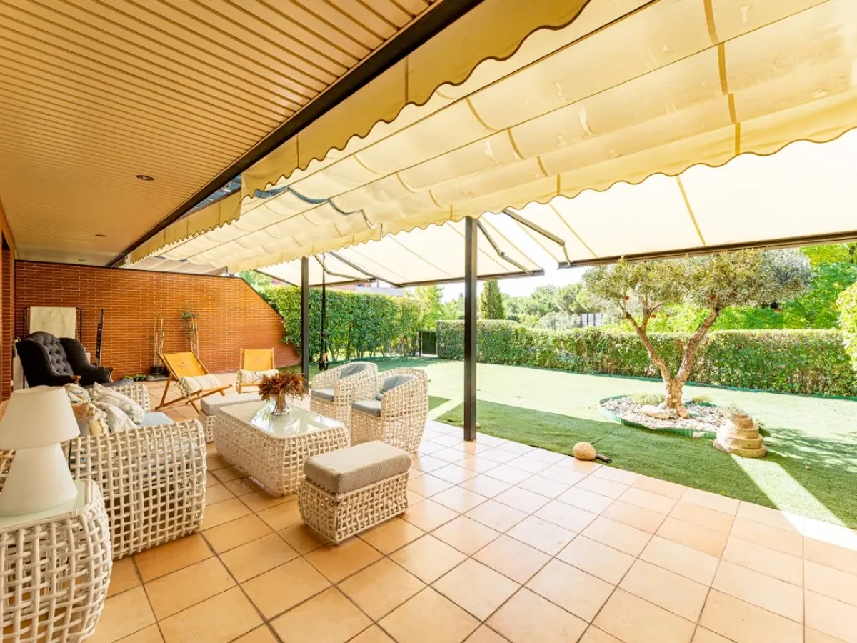 Impresionante bajo con jardín a la venta en Prado de Somosaguas – La Finca