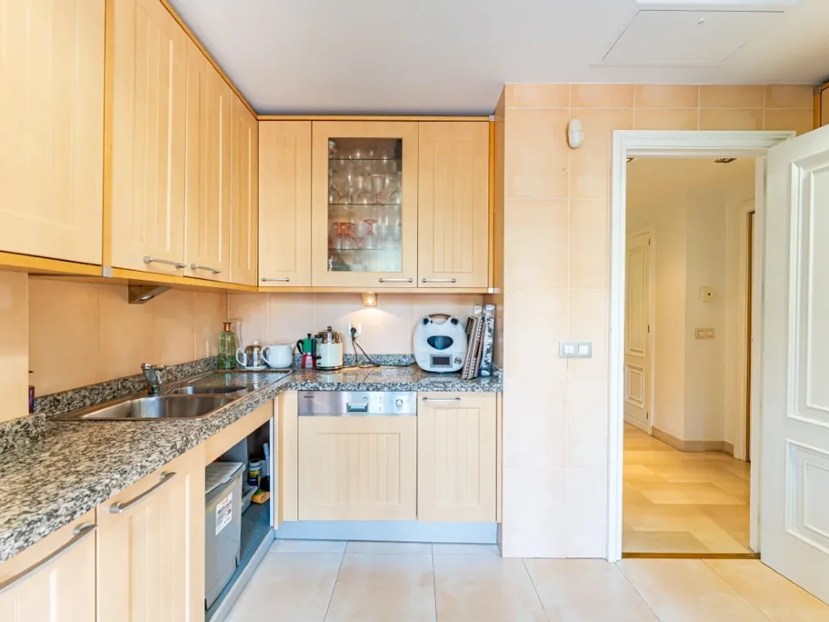 Impresionante bajo con jardín a la venta en Prado de Somosaguas – La Finca