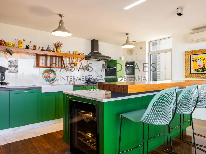 Penthouse T4 contemporânea em localização premium de Vila Nova de Gaia, com vista ampla para o Rio Douro