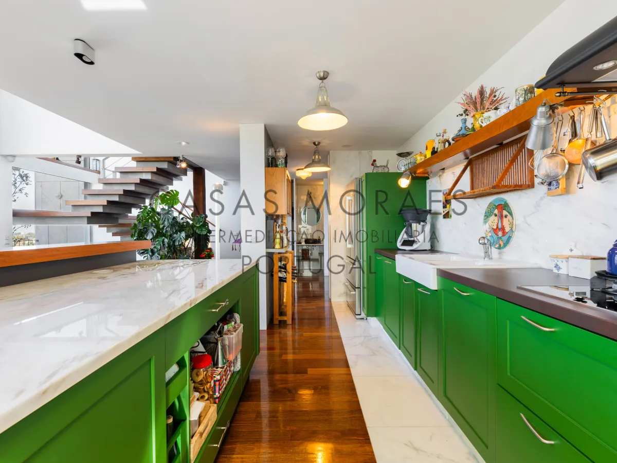 Penthouse T4 contemporânea em localização premium de Vila Nova de Gaia, com vista ampla para o Rio Douro