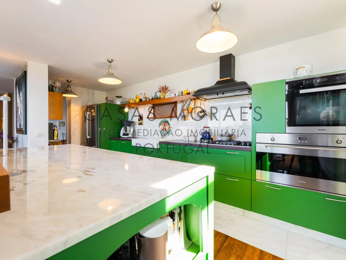 Penthouse T4 contemporânea em localização premium de Vila Nova de Gaia, com vista ampla para o Rio Douro