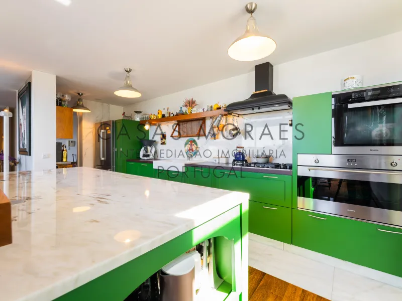 Penthouse T4 contemporânea em localização premium de Vila Nova de Gaia, com vista ampla para o Rio Douro