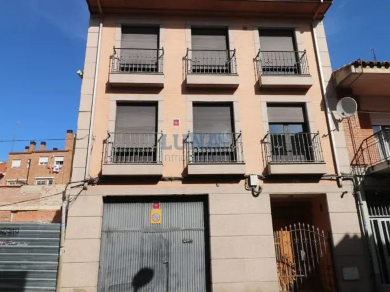 Edificio de 5 plantas con piscina en Getafe