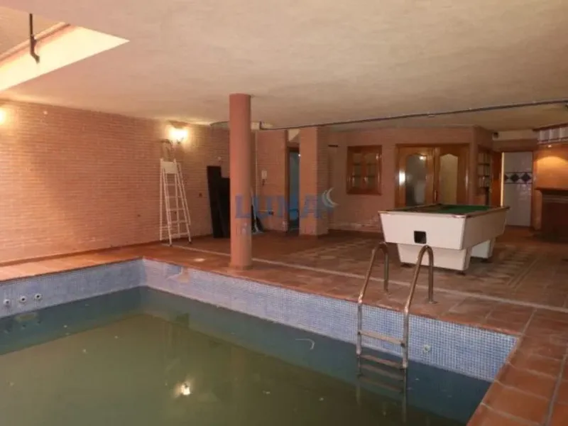 Edificio de 5 plantas con piscina en Getafe