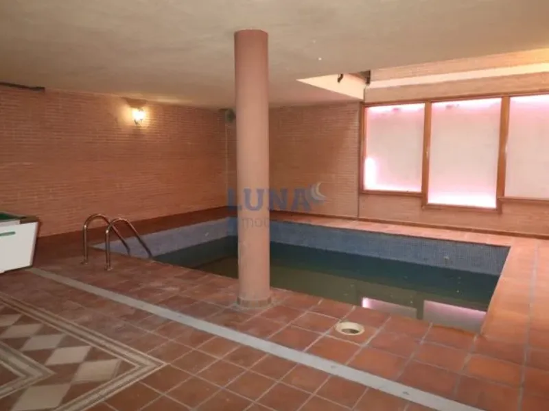 Edificio de 5 plantas con piscina en Getafe