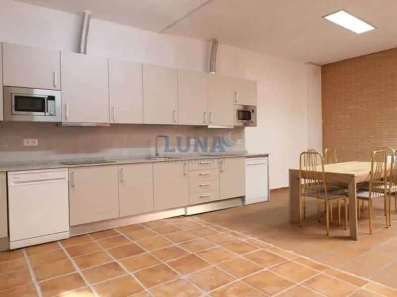 Edificio de 5 plantas con piscina en Getafe