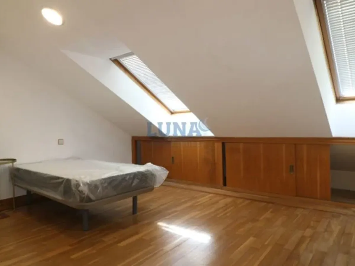 Edificio de 5 plantas con piscina en Getafe