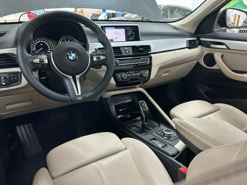 BMW X1 sDrive18i 5D Xline