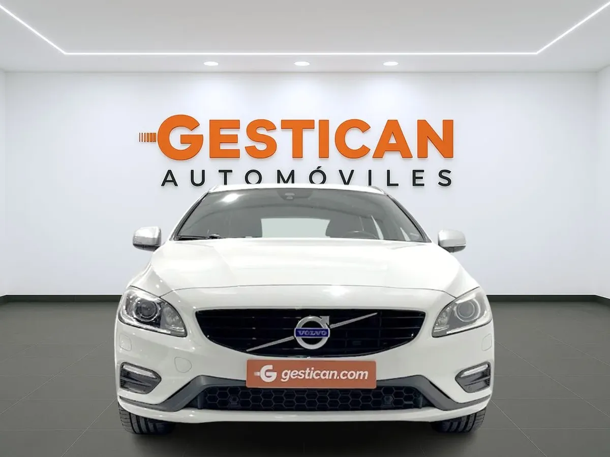 Volvo V60 2.0 D3 Momentum G9231