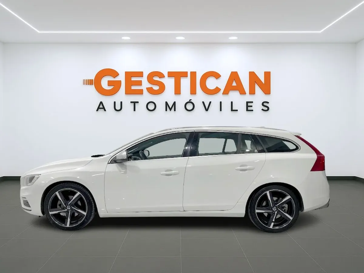 Volvo V60 2.0 D3 Momentum G9231
