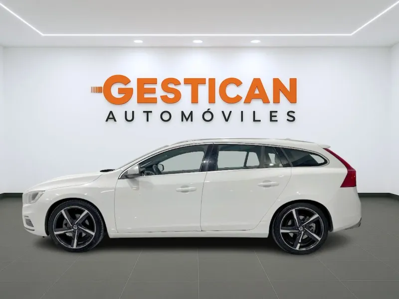 Volvo V60 2.0 D3 Momentum G9231