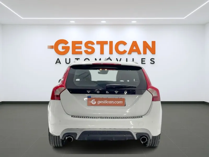 Volvo V60 2.0 D3 Momentum G9231