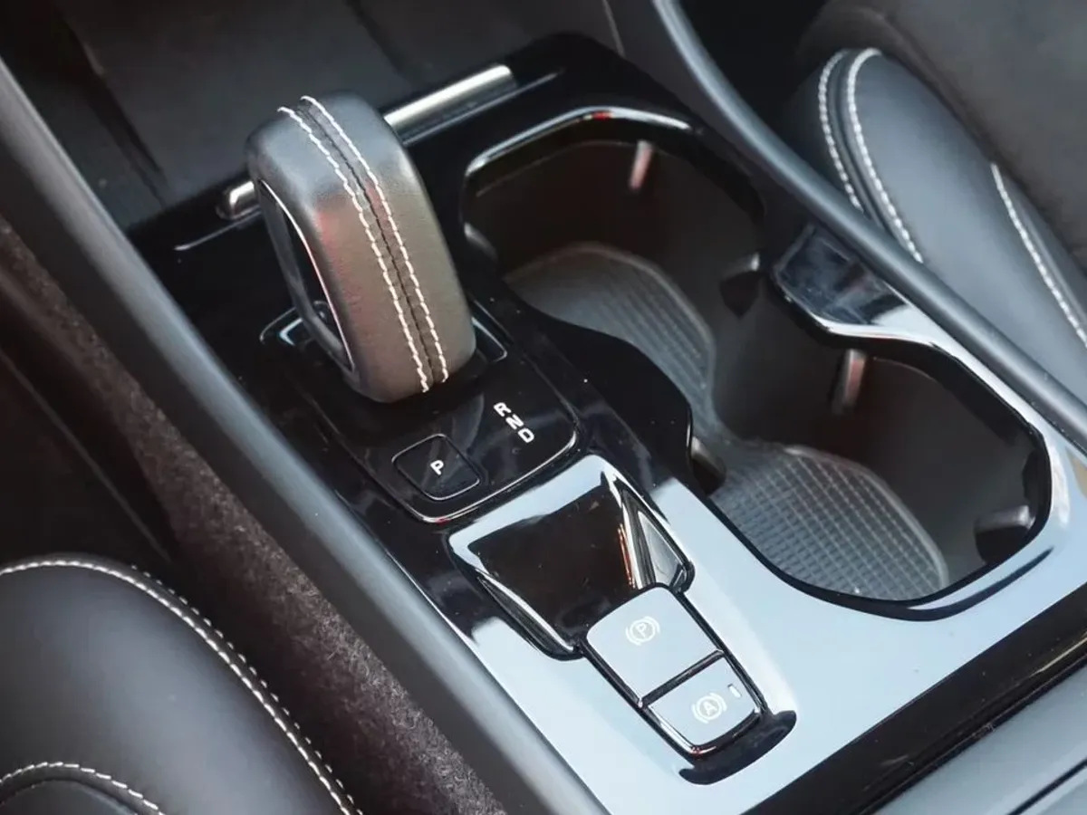 Volvo XC40 1.5 T5 Twin Recharge R-Design Auto G9892