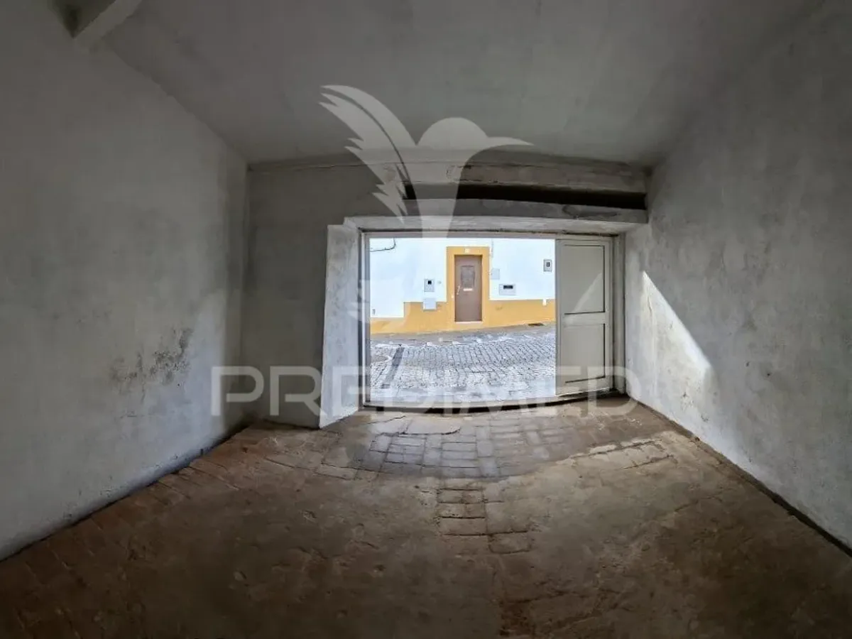 Garagem c/ 20m² no Centro de Alandroal