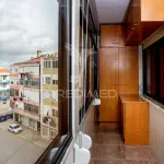 Apartamento T2 no Centro da Cruz de Pau 3