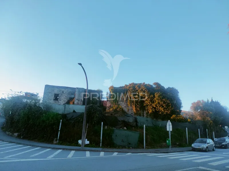 Lote de terreno para construção, em Campanhã, no Porto.