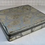 Lata metálica cinzenta 2