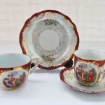 Conjunto de 2 chávenas antigas com pires  1