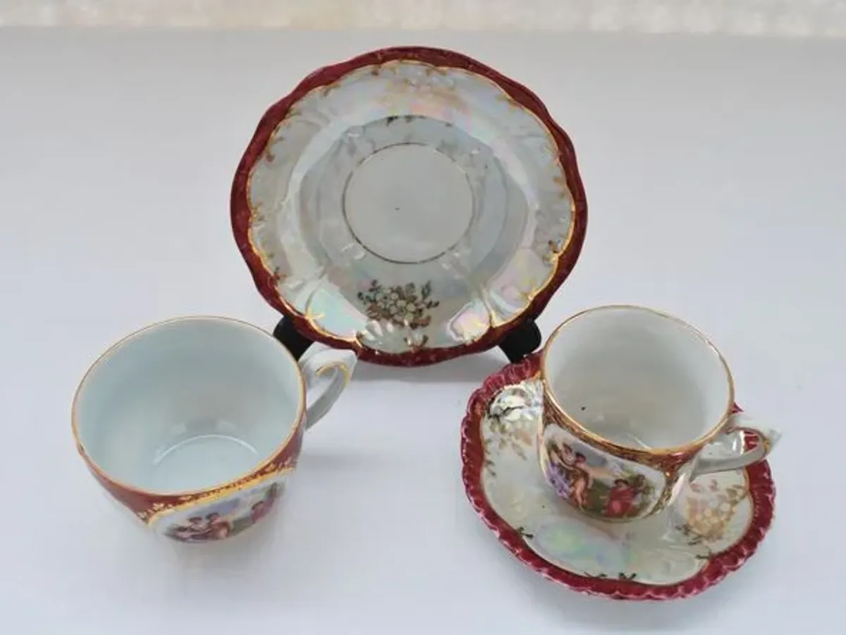 Conjunto de 2 chávenas antigas com pires 