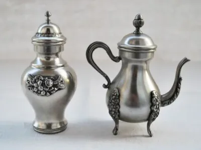 2 miniaturas em estanho 