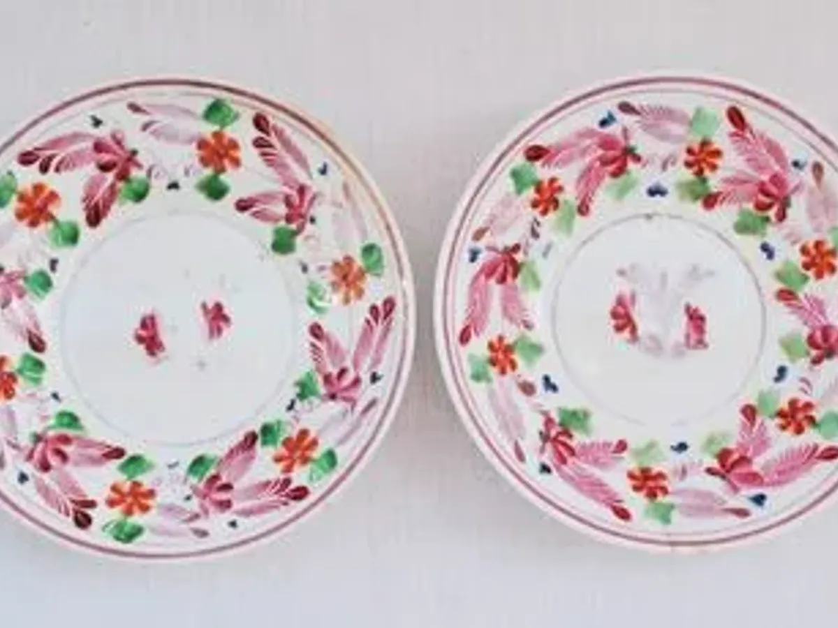 2 taças de porcelana antigas com muito uso 