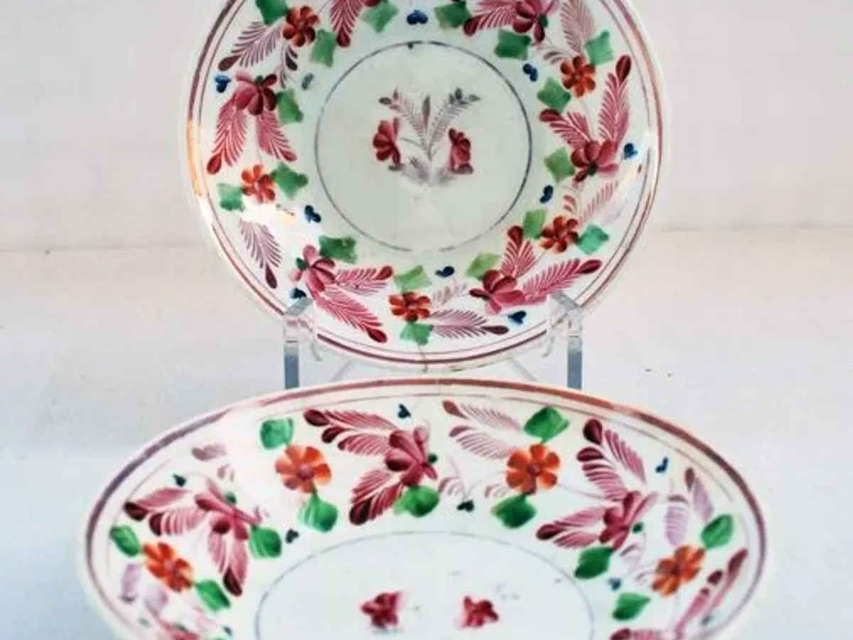 2 taças de porcelana antigas com muito uso 