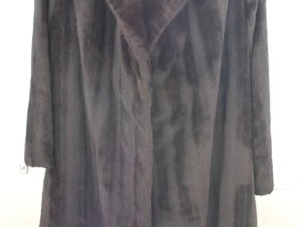 Casaco comprido de pele sintética dos anos 60 