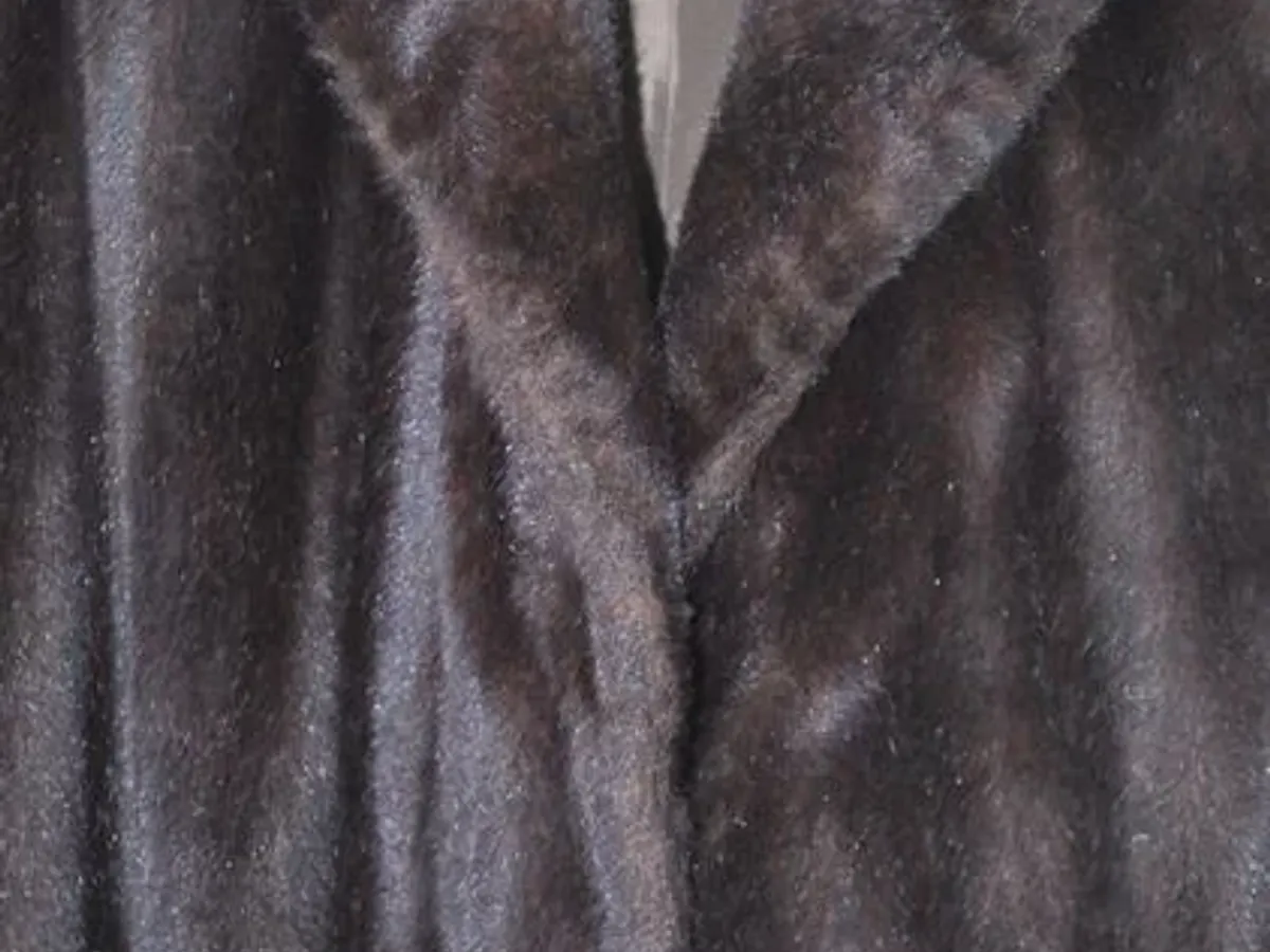 Casaco comprido de pele sintética dos anos 60 