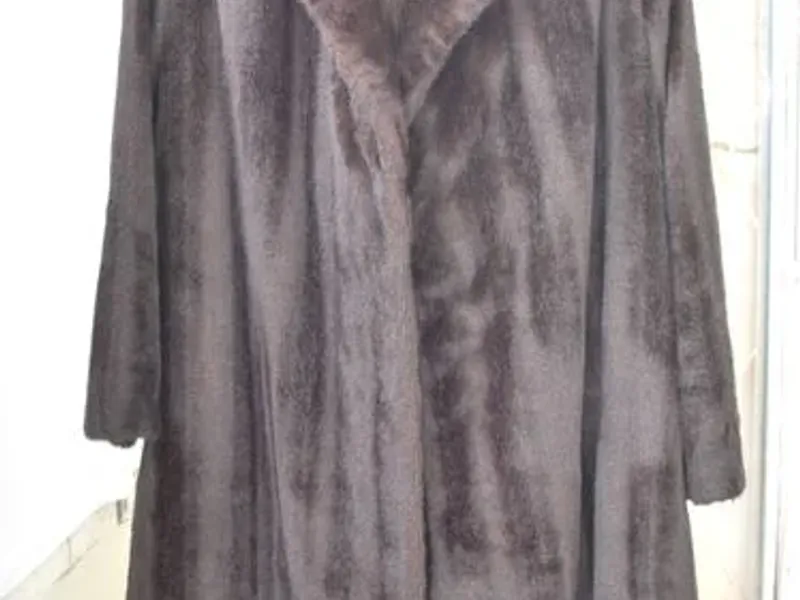 Casaco comprido de pele sintética dos anos 60 