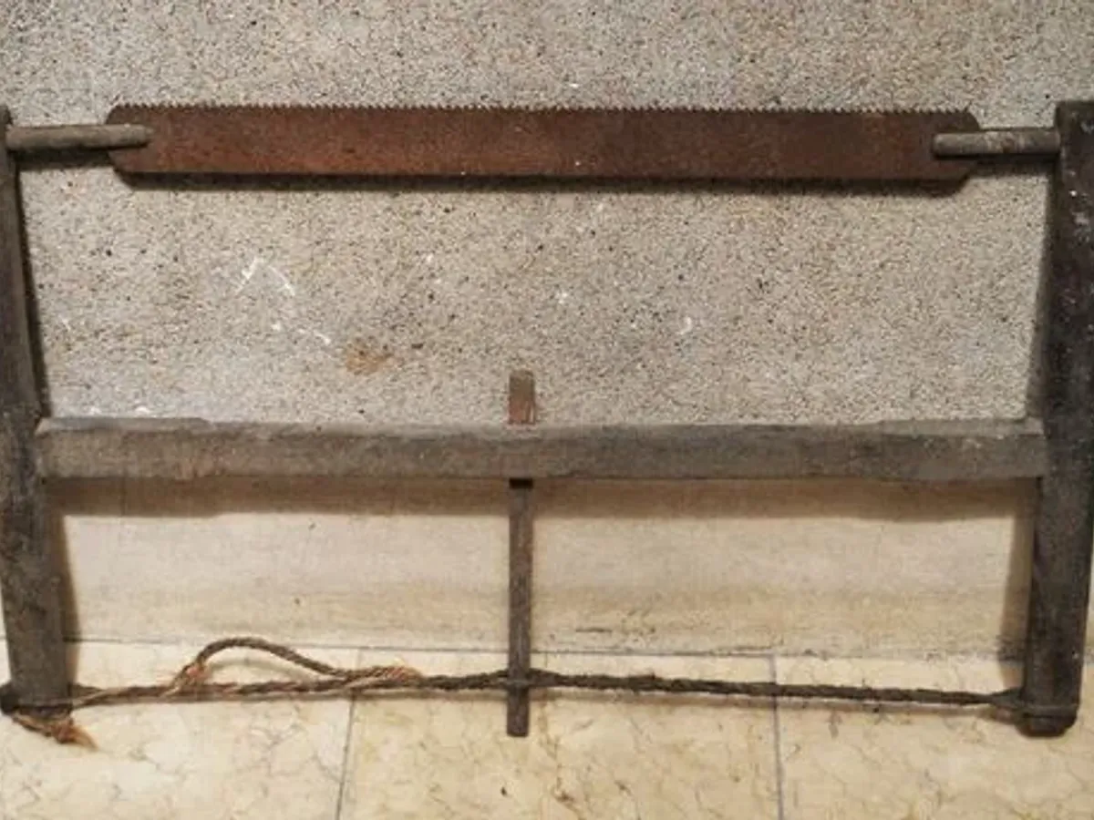Serrote antigo de carpinteiro ou de 2 pessoas