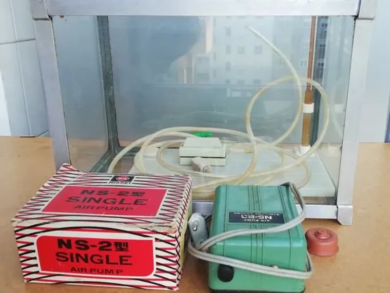 Aquário com bomba de ar e alguns acessórios 