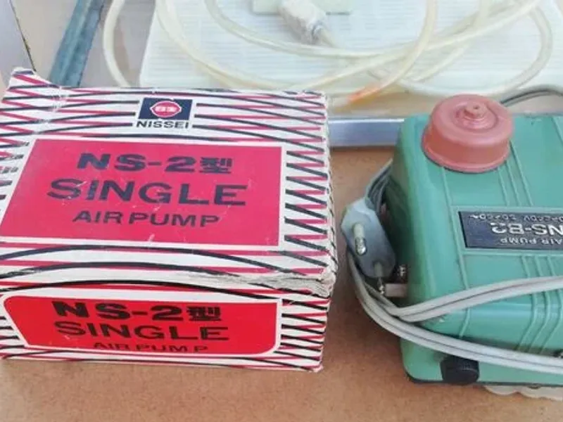 Aquário com bomba de ar e alguns acessórios 