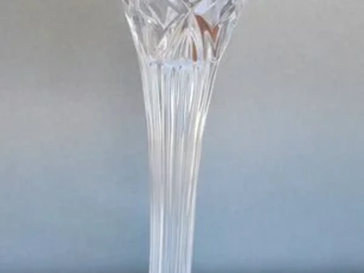 Candelabro em vidro com vela redonda dourada 