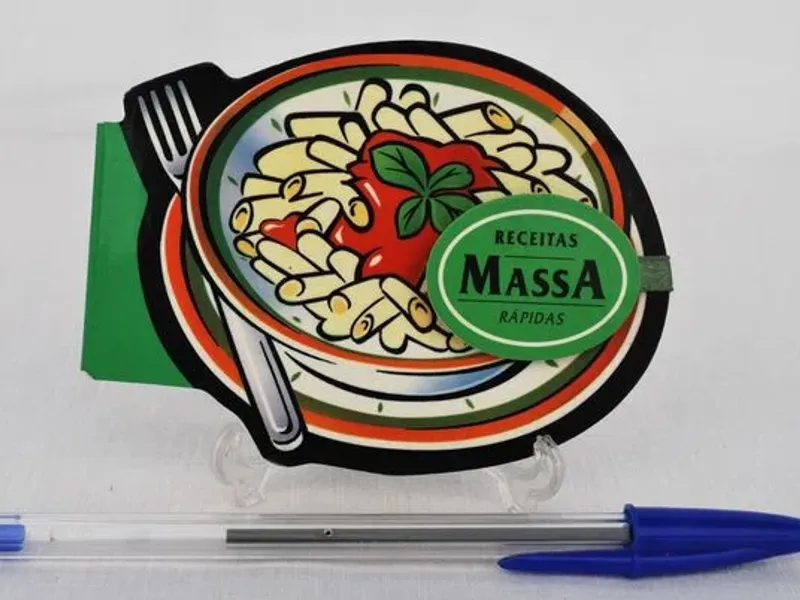 Mini livro com íman, com receitas rápidas de massa