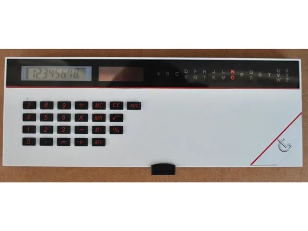 Agenda telefónica com calculadora solar dos anos 8