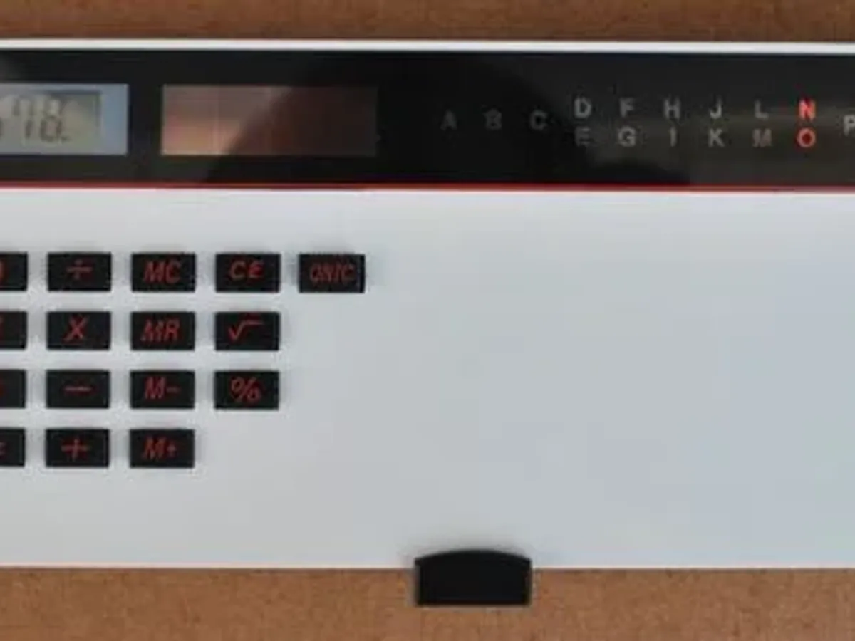 Agenda telefónica com calculadora solar dos anos 8