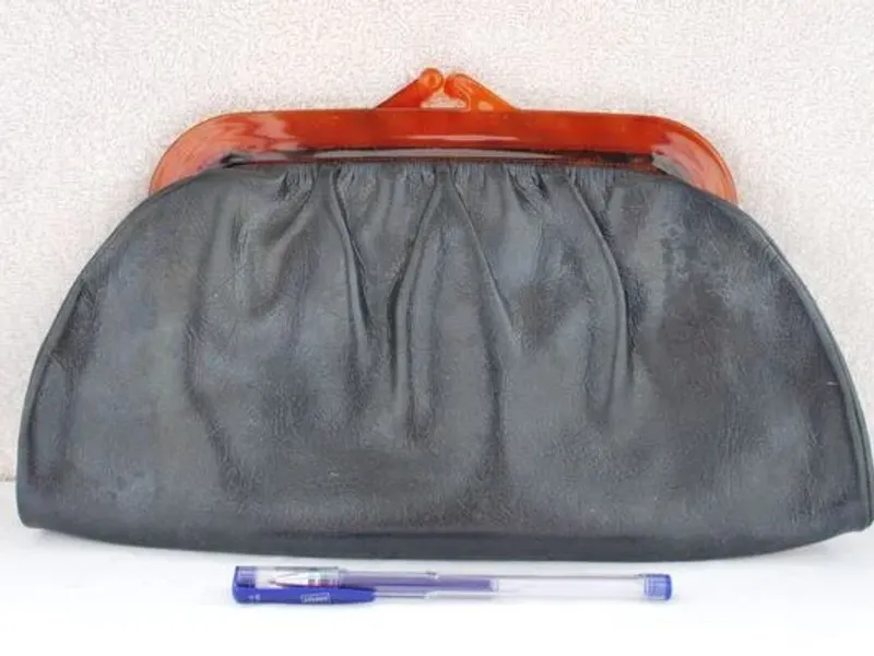 Mala de mão dos anos 60, em pele, da casa Galeão