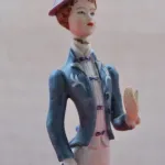 Estatueta pintada à mão com 24 cms  4