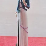 Estatueta pintada à mão com 24 cms  5