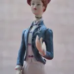 Estatueta pintada à mão com 24 cms  6