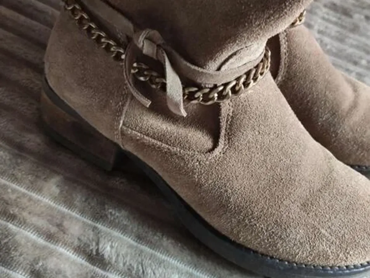 Botas camurça castanhas